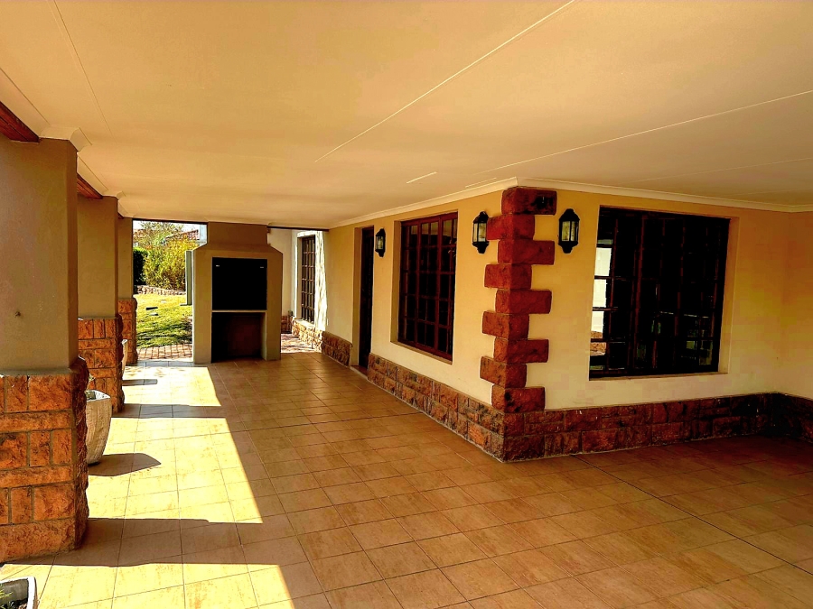 To Let 3 Bedroom Property for Rent in Meerhof North West